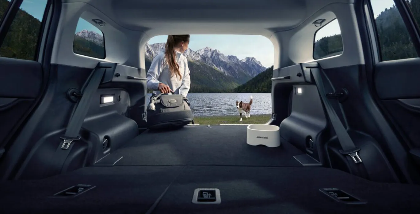 Jaecoo-5-Hibrido-Pure-1.5-TGDI-165kW-224CV-4x2-interior-trasera.webp