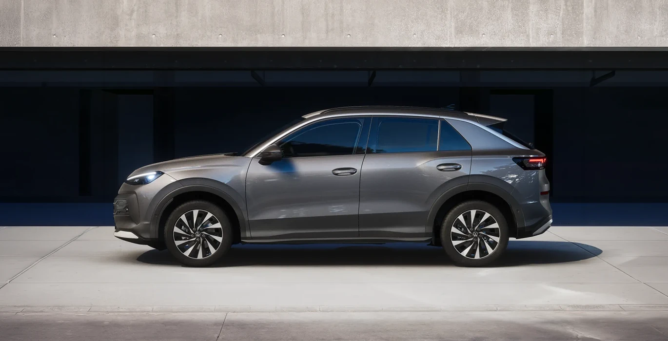 VOLKSWAGEN-T-ROC-Match-1.5-eTSI-150CV-DSG-lateral-gris.webp