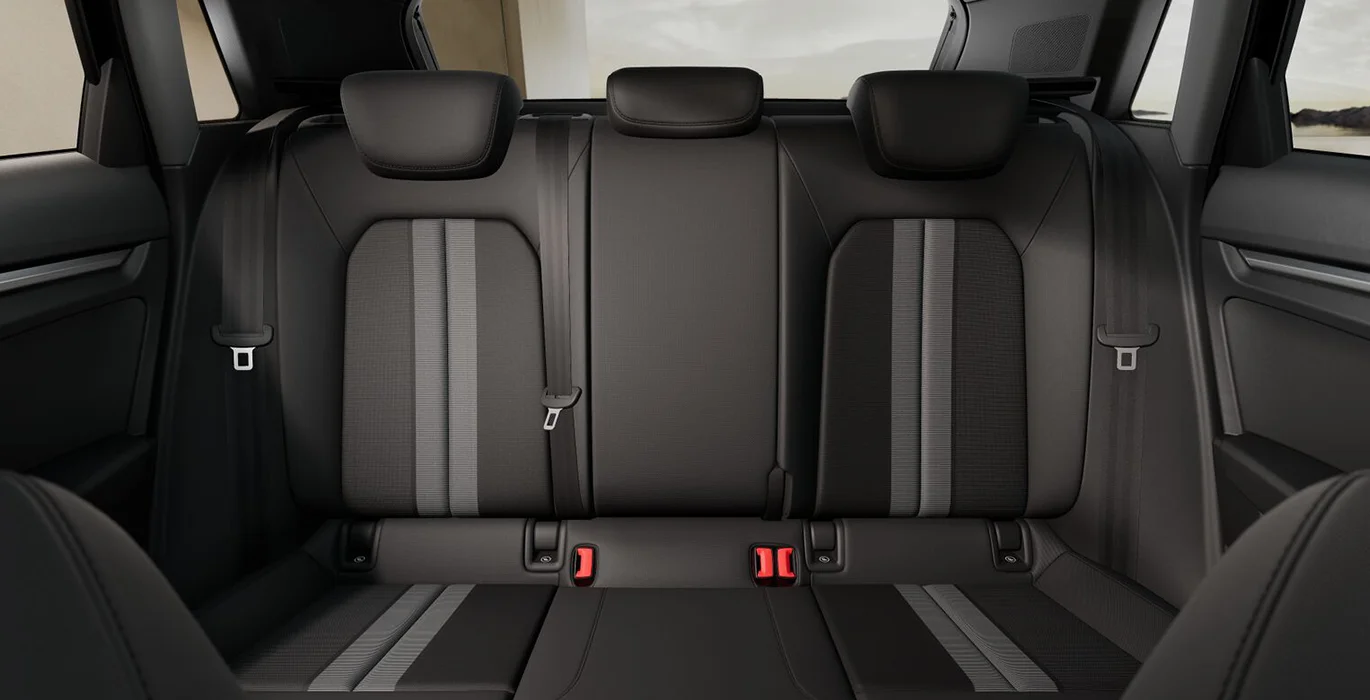 AUDI-A3-Sportback-30-TFSI-Advanced-S-tronic-interior-trasera