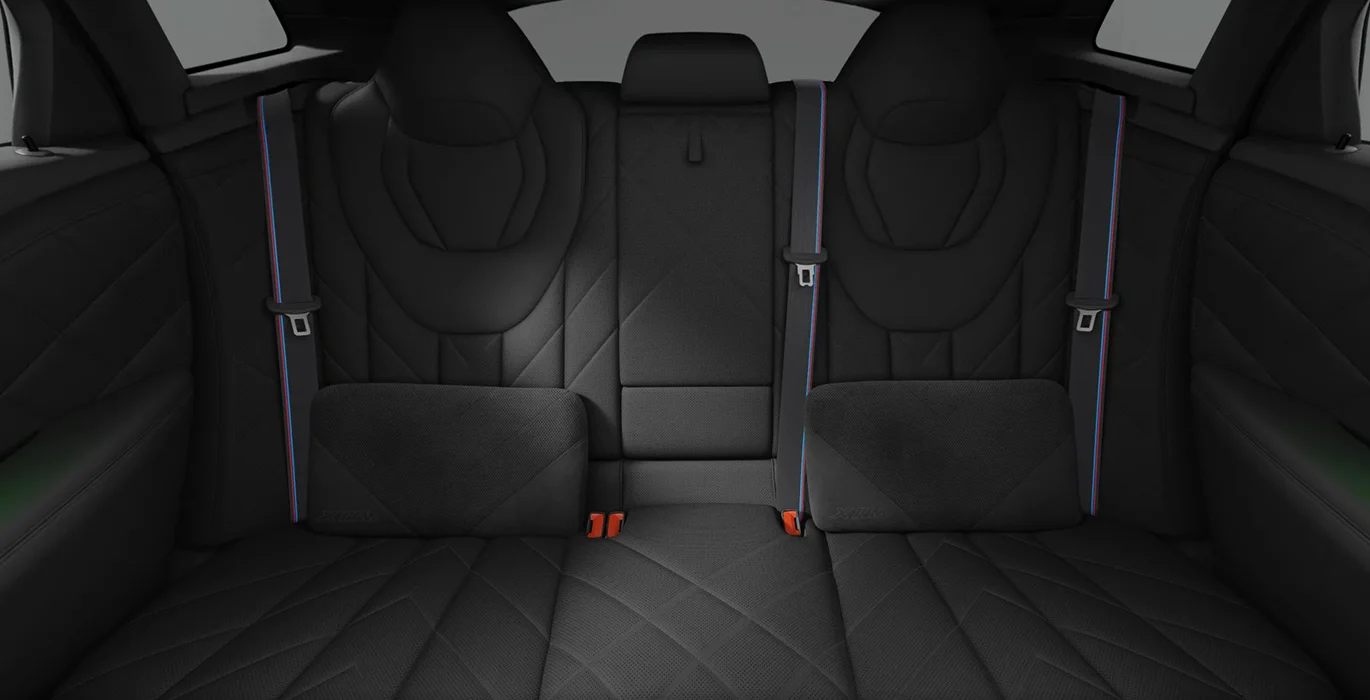 BMW-XM-50e-350kW-interior-trasera