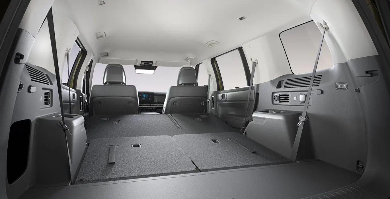 Hyundai-Santa-Fe-1.6-T-GDI-Maxx-PHEV-252CV-4x4-6AT-interior-trasera-II