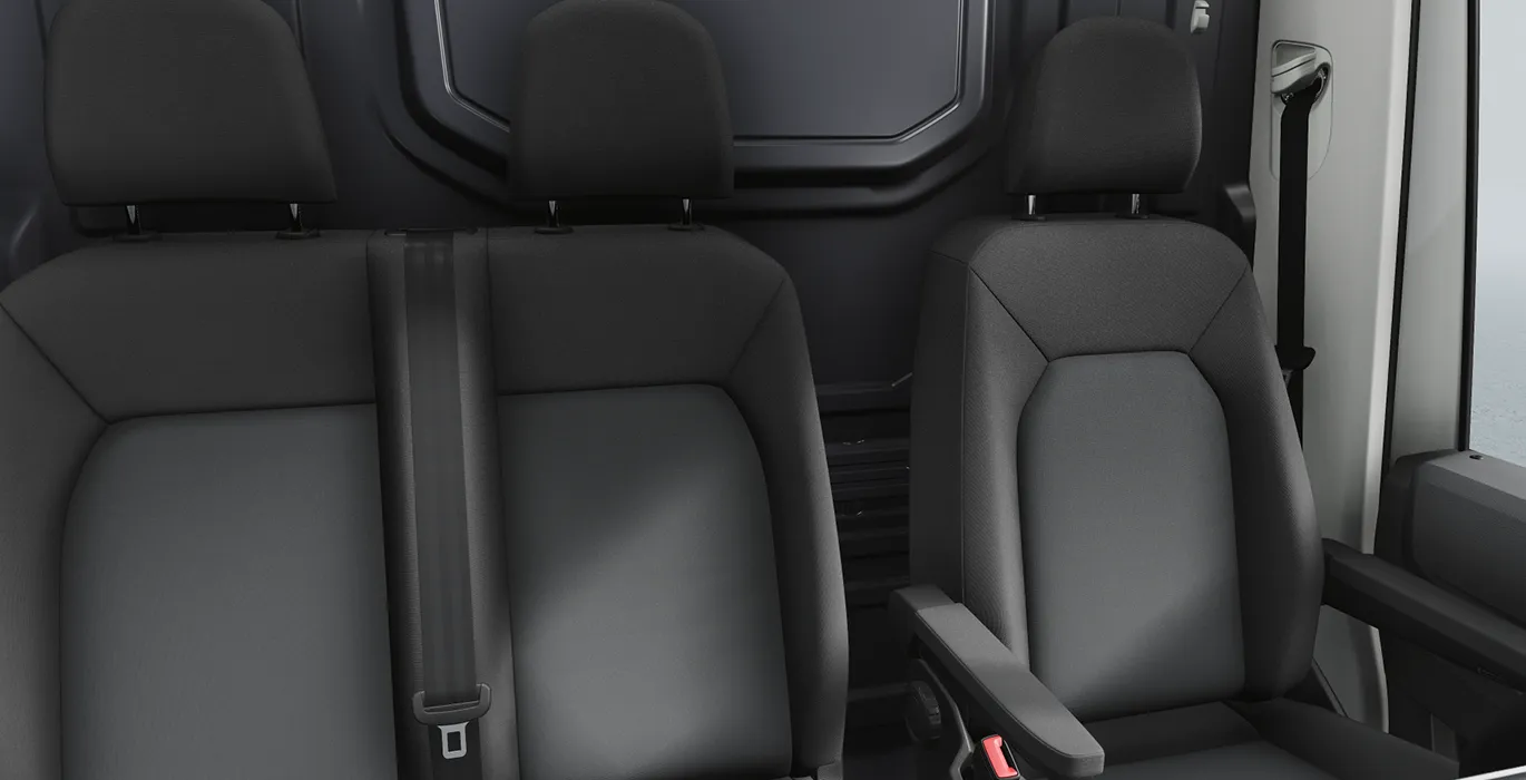 VOLKSWAGEN-Crafter-35-Furgon-BL-TA-L4H3-2.0-TDI-103kW-140CV-ISOTERMO-interior-delantera-III