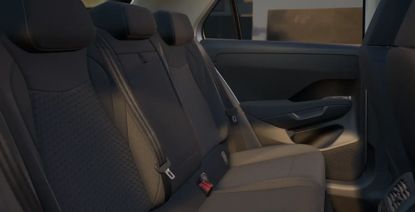 Volkswagen-T-ROC-Mas-1.5-eTSI-85kW-116CV-DSG-interior-trasera